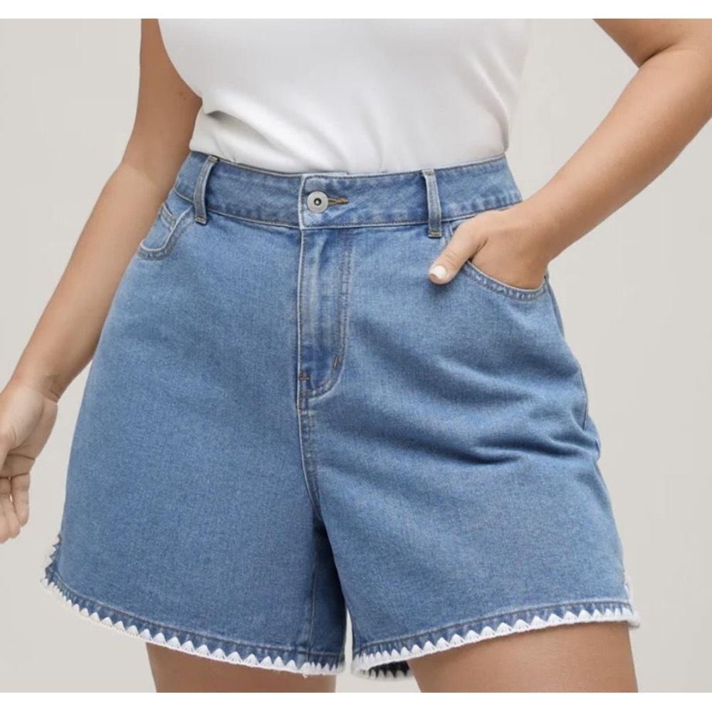 BLOOMCHIC 14 Embroidered Hem Wide-Leg Denim Shorts NWT blue jeans